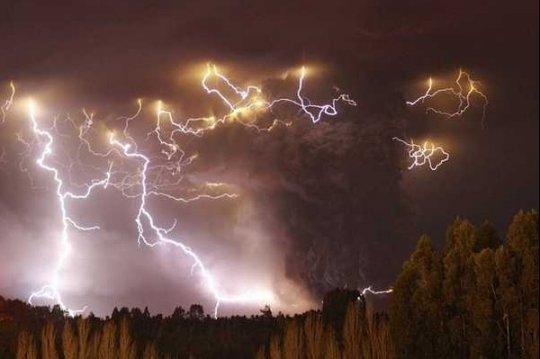 Chile volcano plume explodes with lightning