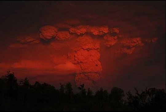 Chile volcano plume explodes with lightning